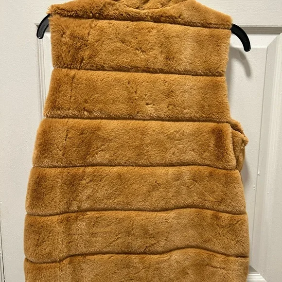 Cyrus Warm Brown Faux Fur Vest - Picture 4 of 4